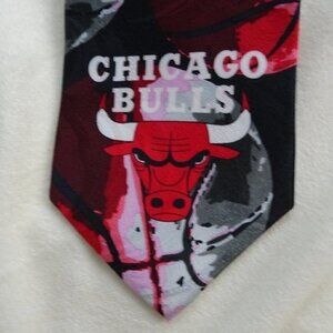 NWT NBA Chicago Bulls Red/Black Necktie 56" x 4"